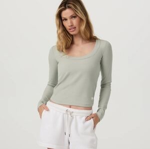 NWT Vuori Light Green Sage Talc Long Sleeve Pose Scoop Tee Top Size XS